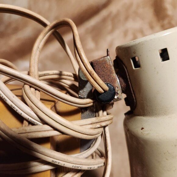 Vintage Desk Lamp Clip-On Light Beige Metal & Plastic Adjustable Fixture MCM Uti - Picture 6 of 6